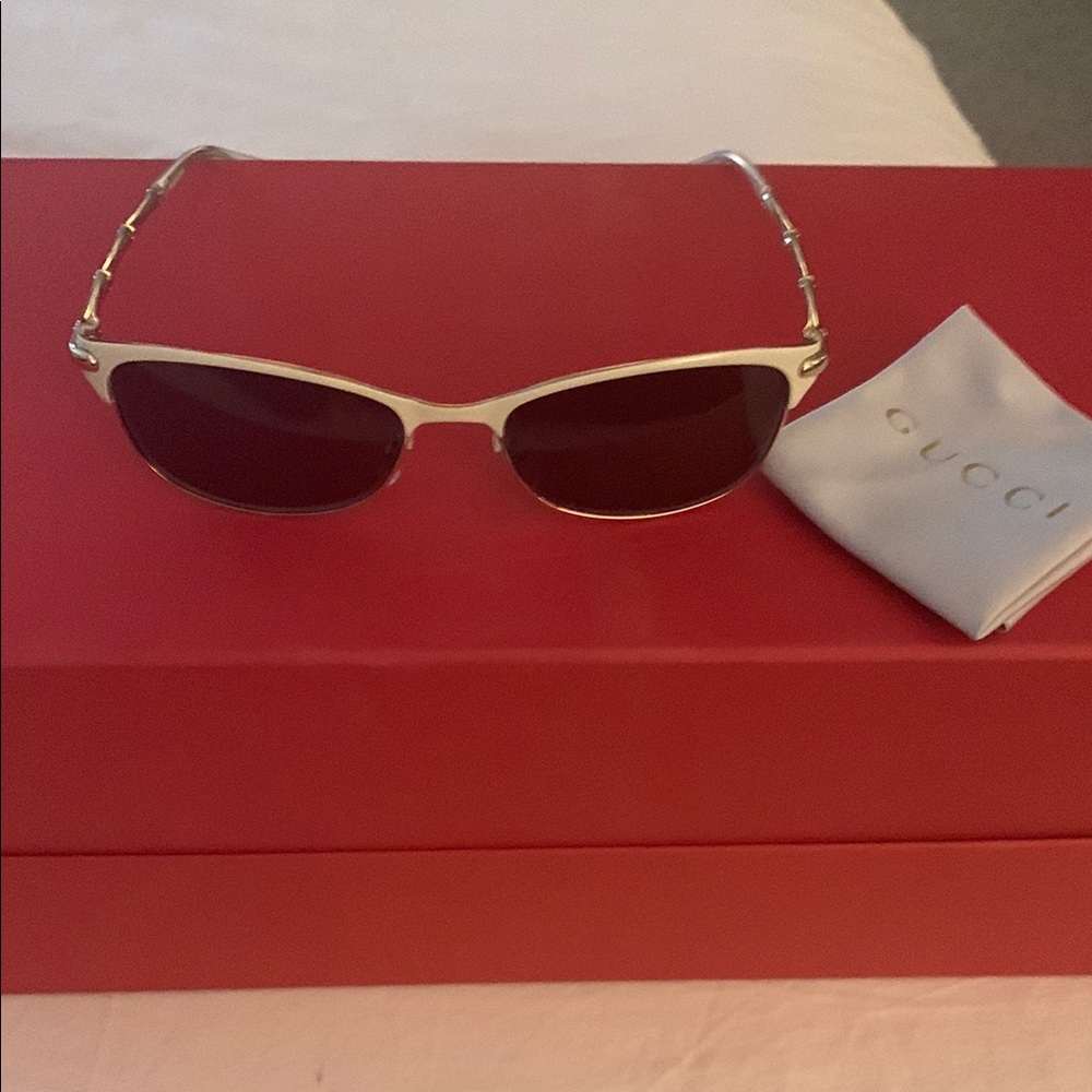 Gucci white /gold Sunglasses Metallic Frame Dark-Tinted Lenses